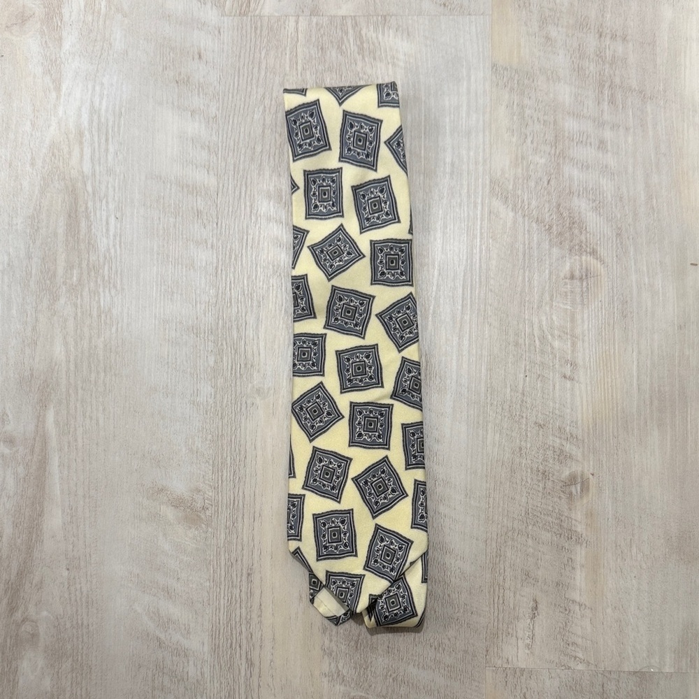 Vintage harve Bernard Geometric Patterned Tie in Cream and Black